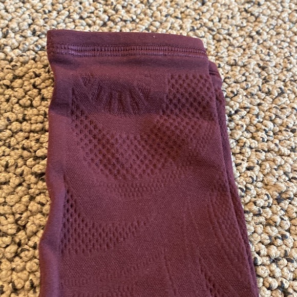 Lululemon Deep Purple Leggings Size 6 in EUC - Picture 2 of 10